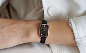 đồng hồ nữ mặt vuông