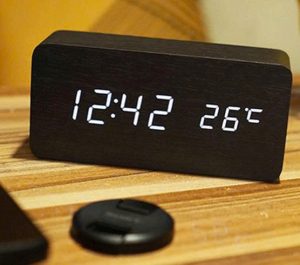 đồng hồ để bàn đèn LED